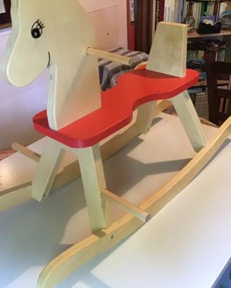 Cavallo a dondolo