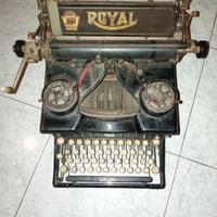 Macchina da scrivere del marchio ROYAL