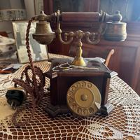 Telefono vintage a rotella in legno e ottone – sti