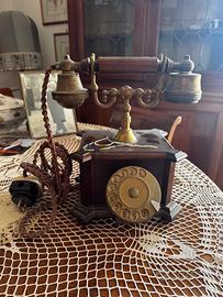 Telefono vintage a rotella in legno e ottone – sti