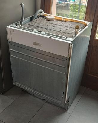 Lavastoviglie ad incasso  Zanussi 