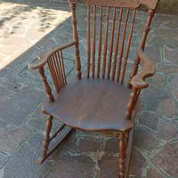 Sedia a dondolo in legno