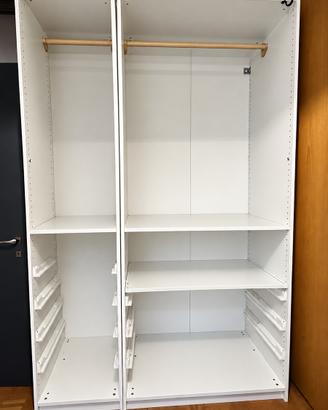 Guardaroba Ikea Pax composto  da 3 strutture