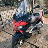 Scooter SR MAX 300 Aprilia