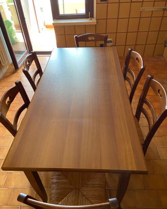 Tavolo allungabile in legno completo di 6 sedie
