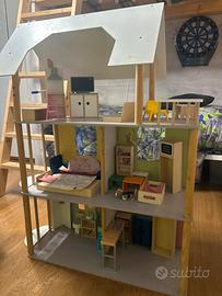 Casa delle barbie in legno