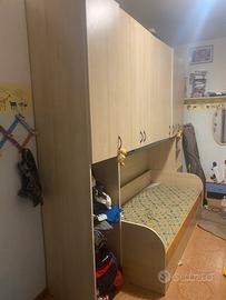 Armadio a 4 ante+1 letto sotto