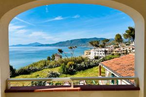 Palinuro centro, monolocali e camere con bagno