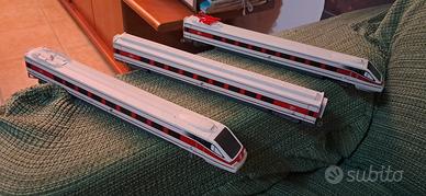 Treni ed edifici scala HO