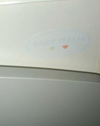 Fasciatoio e armadio per stanzetta bambina
