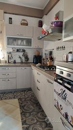 cucina angolare più tavolo