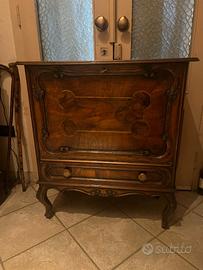 Mobiletto con apertura a scrittoio