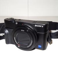 Fotocamera compatta Sony RX100 IV + accessori