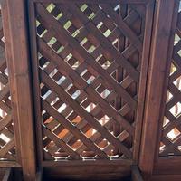 Grate in legno con vasi