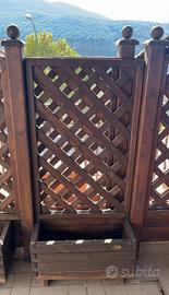 Grate in legno con vasi