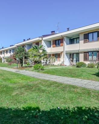 VILLETTA A SCHIERA DI TESTA CON GIARDINO, Via Salm