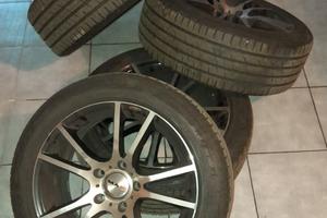 4 cerchi 7x17 completi di pneumatici 205/50R17