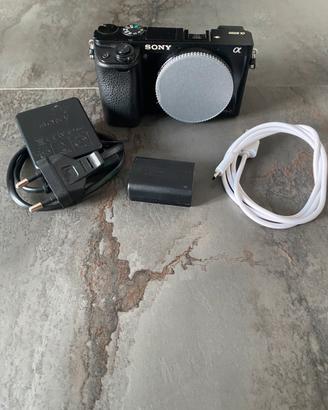 Sony a6000 con accessori