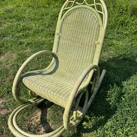 Sedia a dondolo in vimini