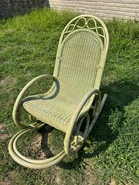 Sedia a dondolo in vimini