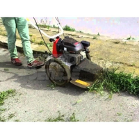 Decespugliatore trazionato