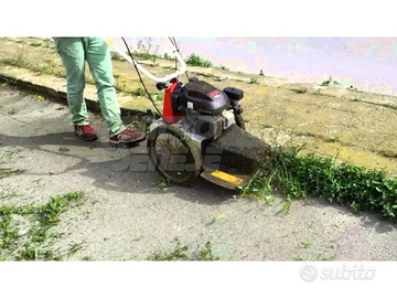 Decespugliatore trazionato