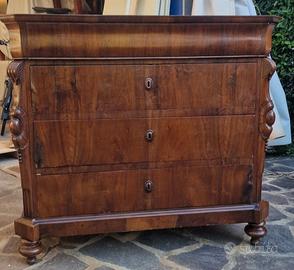 Cassettone da camera restaurato