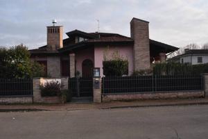 Immobile in asta di 263 m² con 5 locali e box auto