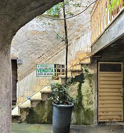 3 LOCALI A ISCHIA DI CASTRO