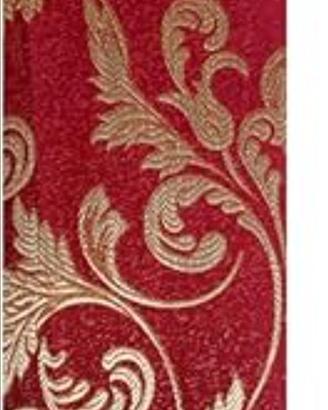 Tende damascate oro e rosso e portabiancheria