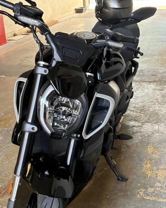 Ducati DIAVEL V4