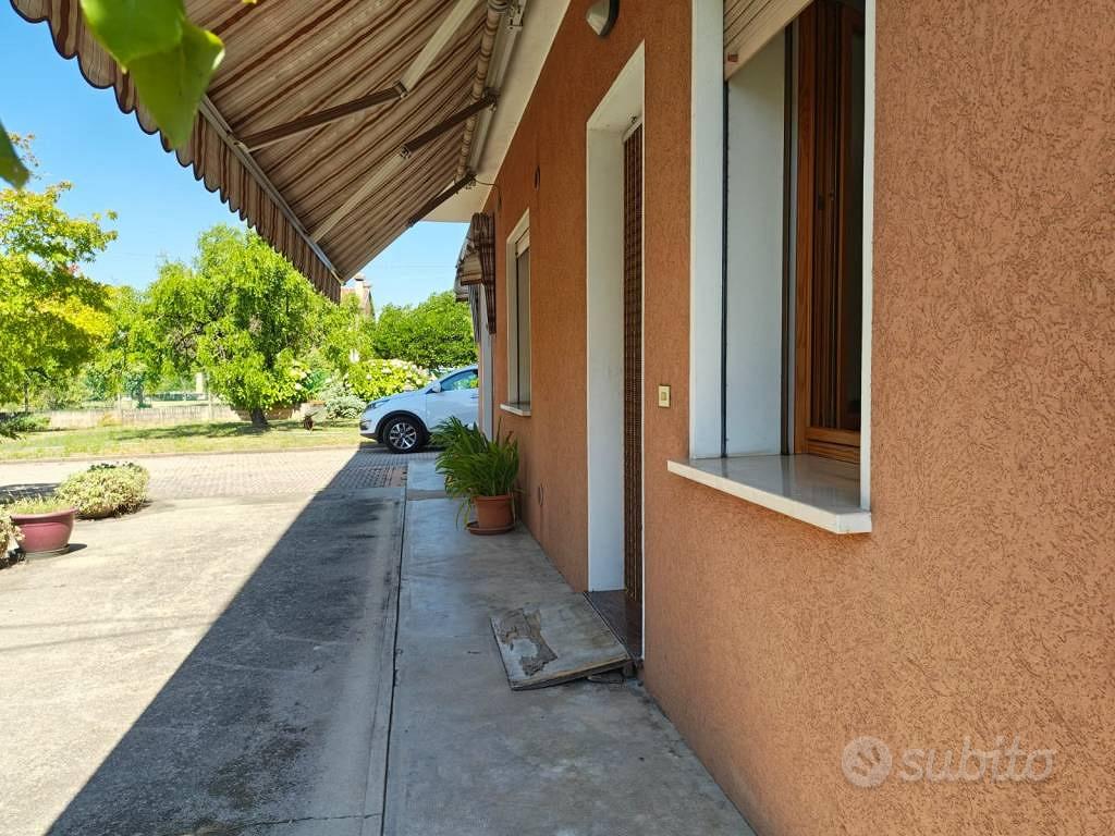 Casa – Paese, Case Benetti - Altro