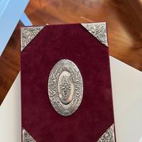 Rubrica vintage in velluto e argento