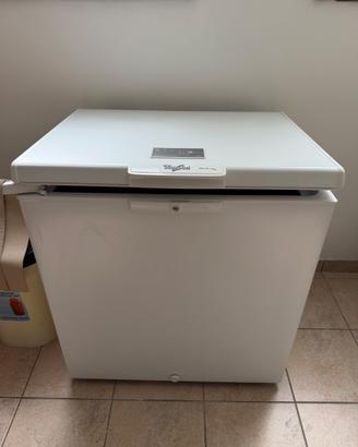 Congelatore a pozzetto Whirlpool 200L