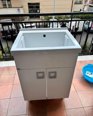Lavatoio in ceramica con mobile – quasi nuovo