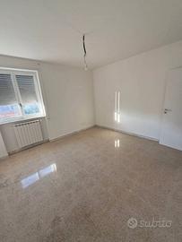 MONTEROTONDO PENTALOCALE PARZiALMENTE ARREDATO