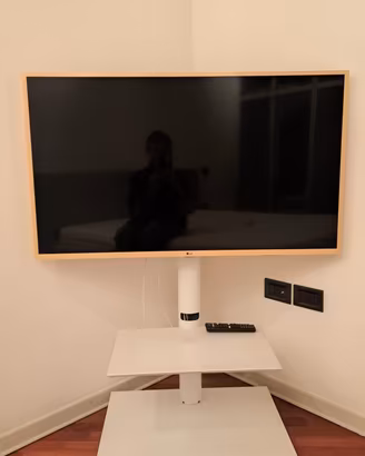 TV LG Smart 43” 4K + mobile porta TV bianco in met