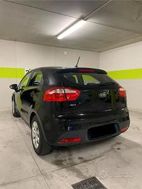Kia Rio 2011 - 86cv