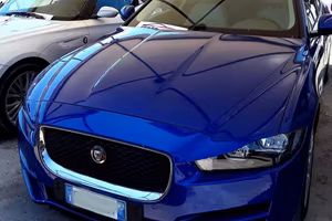 JAGUAR XE 2.0 TDI da vetrina