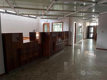 Ampio Ufficio Pronto all'Uso