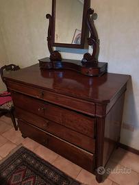 Comò antico e comodini