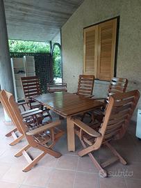 TAVOLO IN LEGNO CON 6 SEDIE