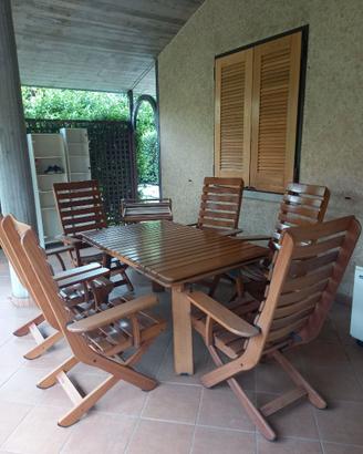 TAVOLO IN LEGNO CON 6 SEDIE