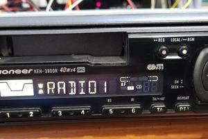 auto radio pioneer con lettore di audiocassette