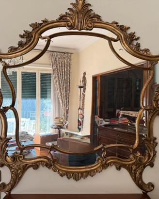 Specchio in legno intarsiato dorato
