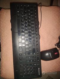 Lenovo monitor tastiera e mouse