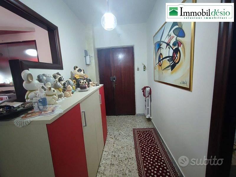 Appartamento di 146 m² con più di 5 locali e box a - Vista 2