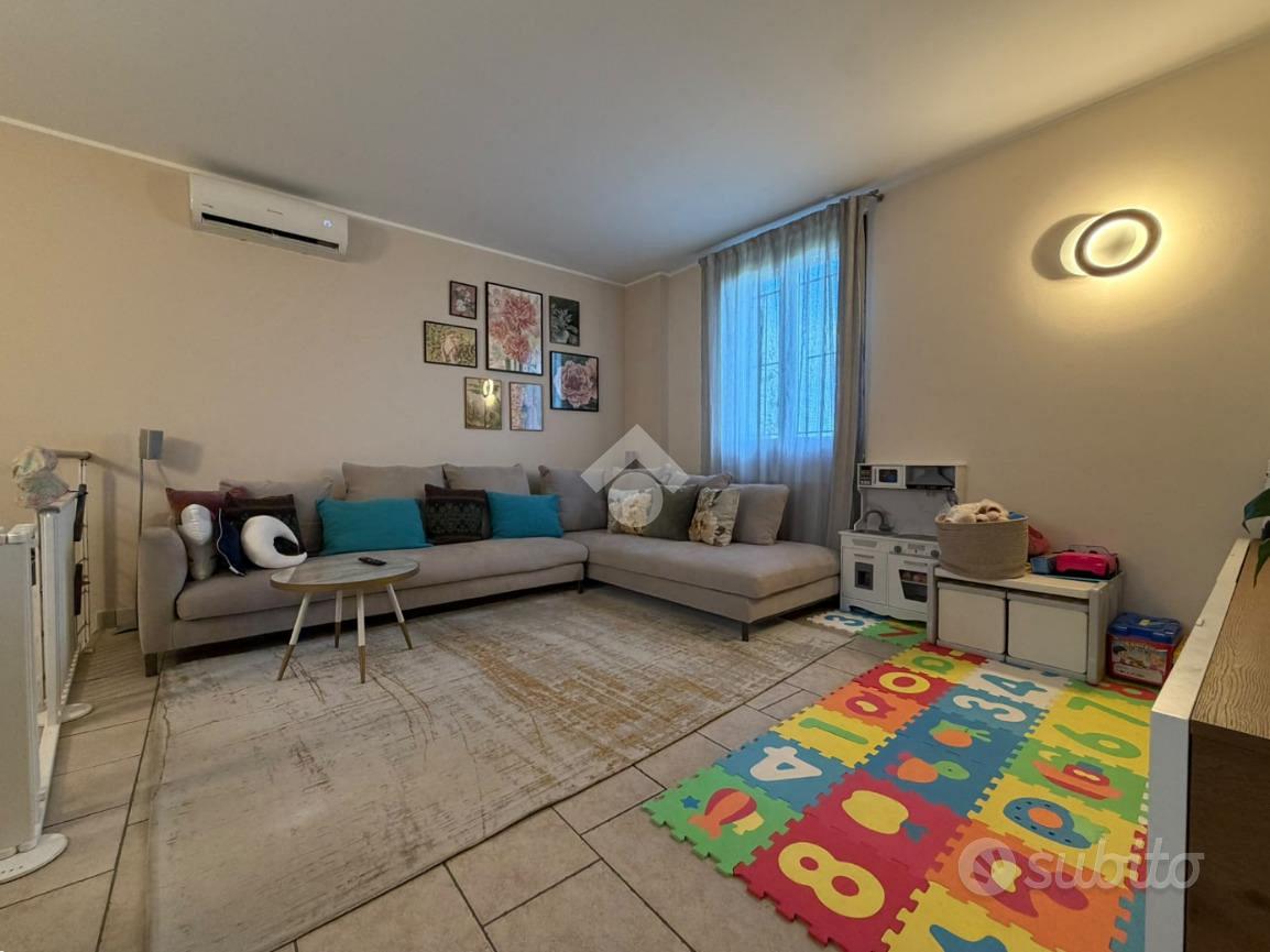 VILLA A SCHIERA CENTRALE A RIVOLTA D'ADDA - Vista 5