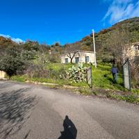 Casa con terreno in contrada Botindari sulla sp60