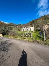 Casa con terreno in contrada Botindari sulla sp60